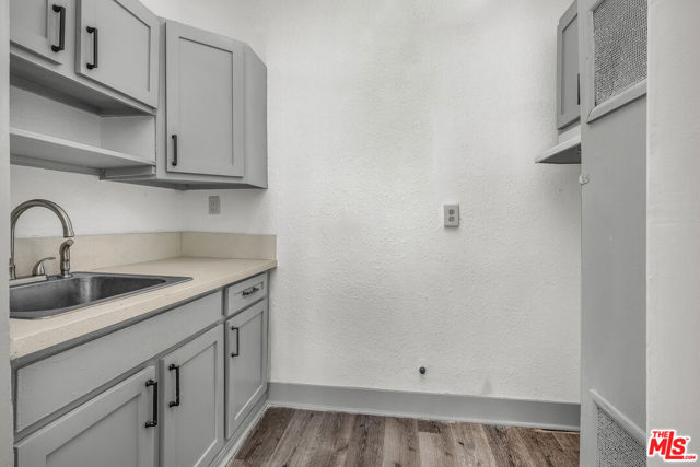 123 S Westmoreland Avenue, Los Angeles CA: https://media.crmls.org/mediaz/905ee12c-1191-4a3d-8407-081044ce9299.jpg