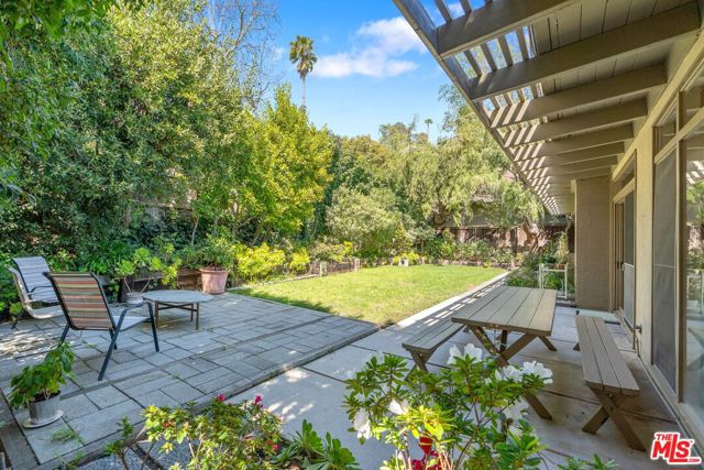 7545 Kimdale Lane, Los Angeles CA: https://media.crmls.org/mediaz/905f2ce4-d722-449d-a0c1-0e32bba57e52.jpg
