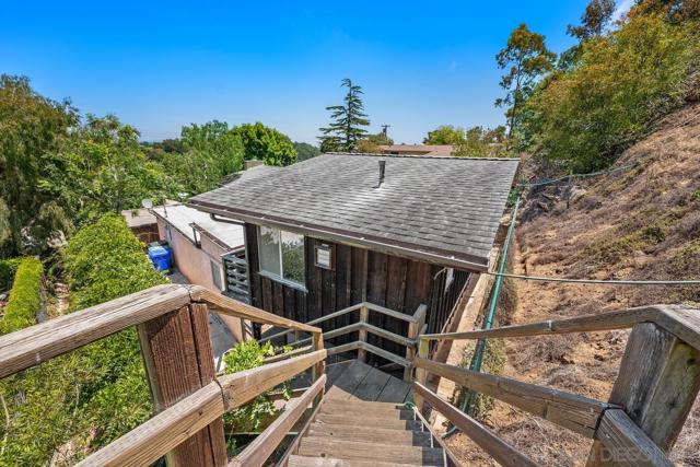 8402 Sugarman Dr, La Jolla CA: https://media.crmls.org/mediaz/905f44d9-22c0-4d4d-a99d-1fe2db967d51.jpg