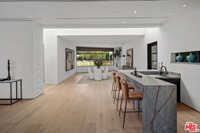 455 Castle Place, Beverly Hills CA: https://media.crmls.org/mediaz/905f835d-b234-4b14-9666-b3680e9264f7.jpg
