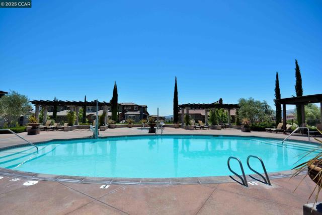 4650 Rimini Ct, Dublin CA: https://media.crmls.org/mediaz/905fb084-3b46-4a06-8928-5349cac3aa39.jpg
