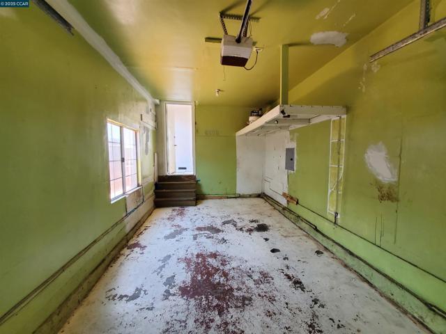 766 38Th St, Richmond CA: https://media.crmls.org/mediaz/90618741-8b2d-4723-92ad-ecd3d373af42.jpg