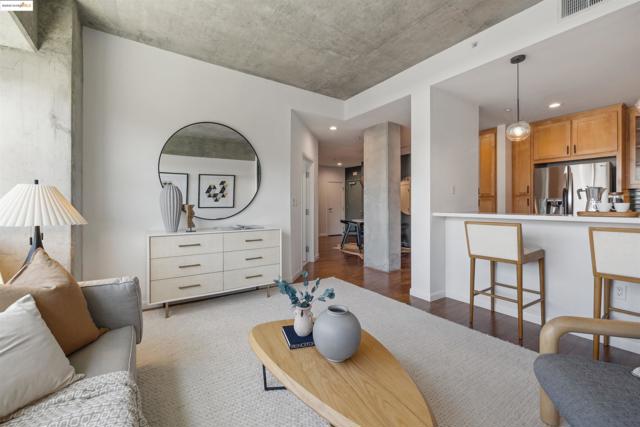 428 Alice Street, Oakland CA: https://media.crmls.org/mediaz/90619e49-ee04-4628-938f-de23822c0a9d.jpg