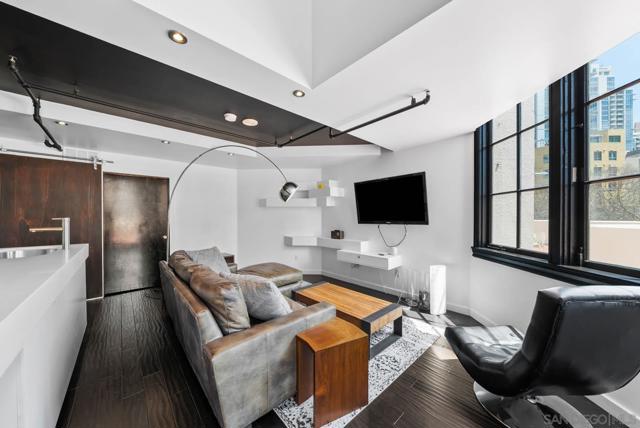 702 Ash St, San Diego CA: https://media.crmls.org/mediaz/9061d0c9-38ba-44fe-a630-9f4320280454.jpg