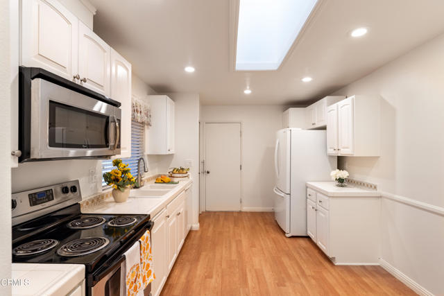 11225 Village 11, Camarillo CA: https://media.crmls.org/mediaz/9061d375-3a9a-4cb2-af1d-1061debe6018.jpg