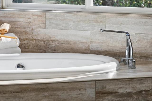 900 Highlands Circle, Los Altos CA: https://media.crmls.org/mediaz/9061fd1f-fdfd-4b8b-a5b7-6cecc8c4e1a1.jpg