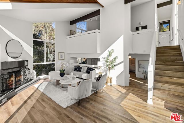 827 Cheltenham Road, Santa Barbara CA: https://media.crmls.org/mediaz/9062cb36-9f90-40fc-ac2a-ef402bf5a49d.jpg