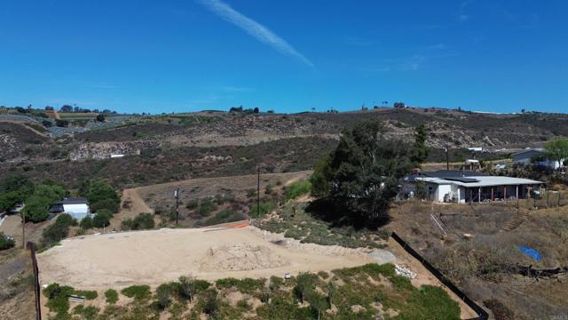 31445 Palos Verdes Drive, Escondido CA: https://media.crmls.org/mediaz/9062e74e-684c-4ffa-9552-a8322c18b43a.jpg