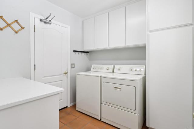 9704 Indian Creek Way, Escondido CA: https://media.crmls.org/mediaz/90633d9e-dc69-4e07-b5e3-9f65bbdf0de8.jpg