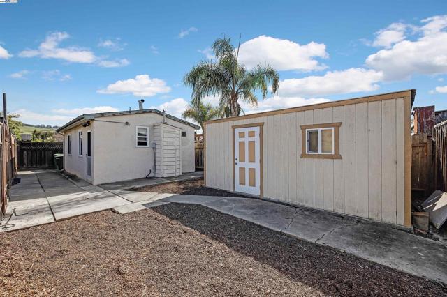 1250 147th Ave, San Leandro CA: https://media.crmls.org/mediaz/906383fe-17b8-4ab5-86f4-42b7de215e32.jpg