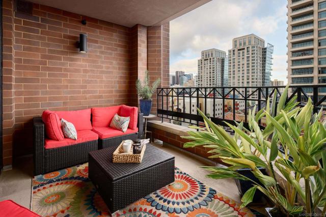 500 W Harbor Dr, San Diego CA: https://media.crmls.org/mediaz/9063bd99-707d-43fd-8dc9-a9055d71b2e9.jpg