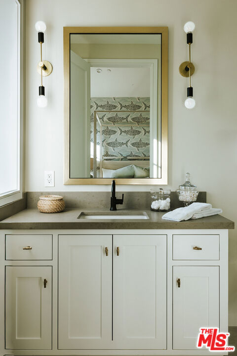 16021 Northfield Street, Pacific Palisades CA: https://media.crmls.org/mediaz/9063fd18-7faf-4bbe-8230-cc9ebdc141e6.jpg