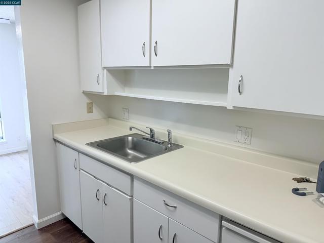 480 N Civic Dr, Walnut Creek CA: https://media.crmls.org/mediaz/90643b68-1e1d-4aaf-9273-35dac25a00b8.jpg