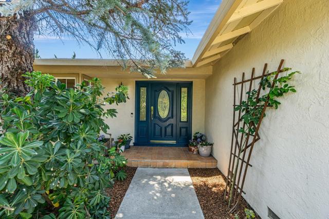 36 Barcelona Ct, Danville CA: https://media.crmls.org/mediaz/90648006-a90e-4599-884f-0ee359ebc941.jpg