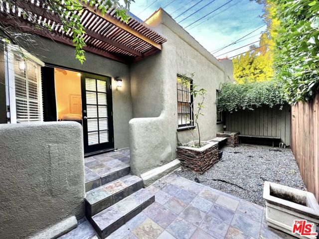 855 N Sweetzer Avenue, West Hollywood CA: https://media.crmls.org/mediaz/9064d426-884f-4a6a-94fc-ffe85d6fc02d.jpg