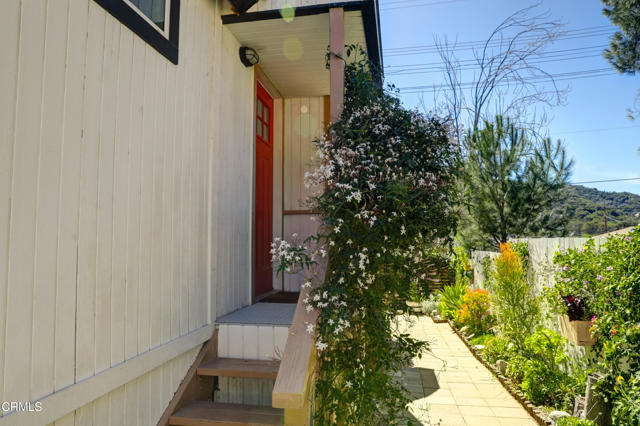 Detail Gallery Image 3 of 30 For 7539 Valaho Dr, Los Angeles,  CA 91042 - 3 Beds | 3 Baths