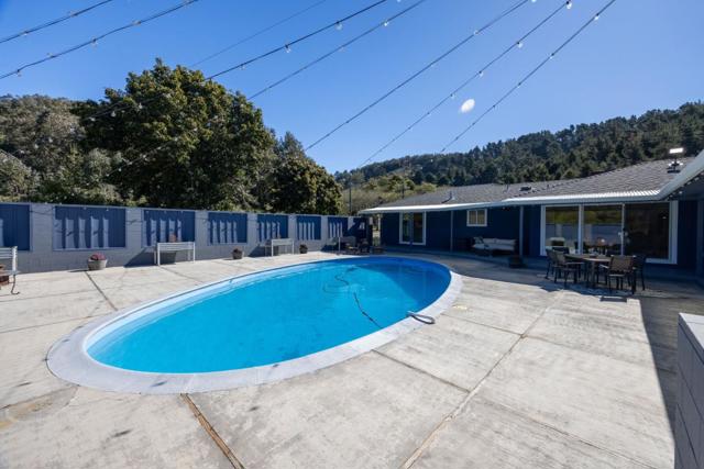 840 Frenchmans Creek Road, Half Moon Bay CA: https://media.crmls.org/mediaz/90665412-8b25-47d5-8f77-6a19435c4b75.jpg