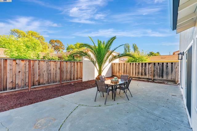 3856 Jacana Lake Ct, Fremont CA: https://media.crmls.org/mediaz/906677ed-a858-42b3-81db-bd71665876e0.jpg