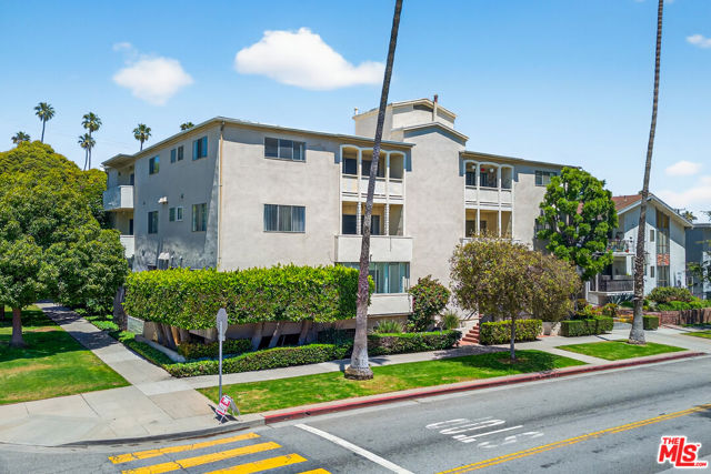 1101 Lincoln Boulevard, Santa Monica CA: https://media.crmls.org/mediaz/90672a48-1a12-46e5-8126-3d853b3a560a.jpg
