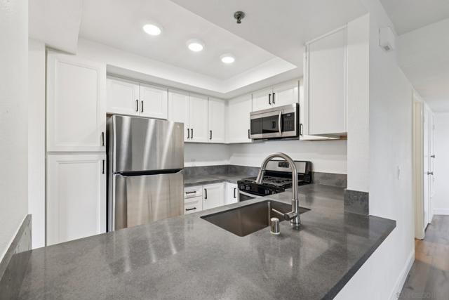 2077 Lakeridge Circle, Chula Vista CA: https://media.crmls.org/mediaz/90674775-e3e9-4fc9-a7c4-2127a9155f18.jpg