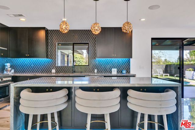 3001 Dona Nenita Place, Studio City CA: https://media.crmls.org/mediaz/90675b2e-678f-498e-9787-f32dedb00000.jpg