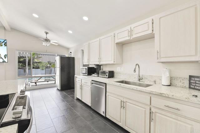 Detail Gallery Image 7 of 32 For 9452 Larrabee Ave, San Diego,  CA 92123 - 4 Beds | 3 Baths