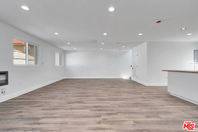 11611 Burbank Boulevard, North Hollywood CA: https://media.crmls.org/mediaz/90680d02-fc48-4975-a672-a1632aaa3a18.jpg