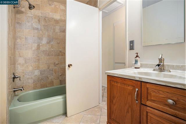 3323 Diablo Cir, Pinole CA: https://media.crmls.org/mediaz/906825bb-c65b-4168-81ff-92ed4346778e.jpg