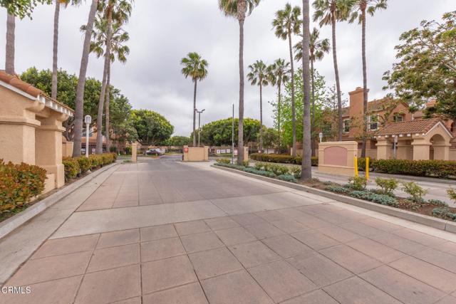 1132 Mooring Walk, Oxnard CA: https://media.crmls.org/mediaz/90682ef7-1409-4ff3-8e2f-c69cd0734025.jpg