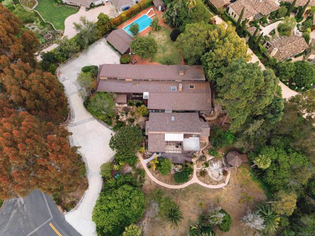 6009 Mimulus, Rancho Santa Fe CA: https://media.crmls.org/mediaz/9068d7bc-3e23-4e2d-9259-ea87e2a5e16b.jpg