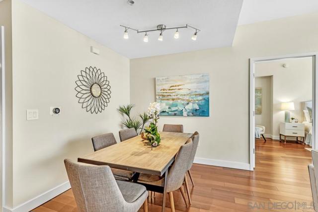 700 W E St, San Diego CA: https://media.crmls.org/mediaz/9068dd73-49a4-4c0d-bc49-c0d0715ee476.jpg