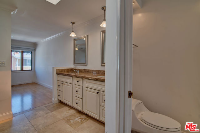 127 Abalone Avenue, Newport Beach CA: https://media.crmls.org/mediaz/90692cb6-f8ee-4820-bdb2-289826e35826.jpg