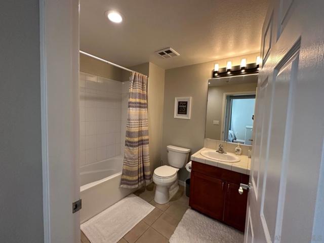 1240 India St, San Diego CA: https://media.crmls.org/mediaz/90697203-c8ab-4ed0-8573-b2911b2f9ccb.jpg