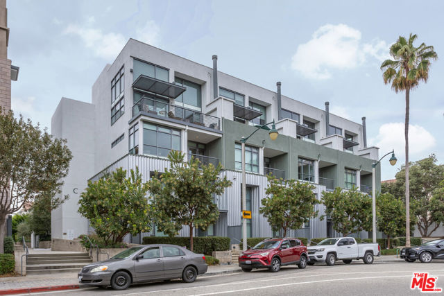 13045 Pacific, Los Angeles CA: https://media.crmls.org/mediaz/906a10e6-bb1d-4109-8c90-397888620edb.jpg