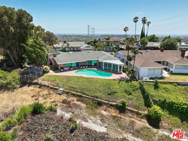 4260 S Cloverdale Avenue, Los Angeles CA: https://media.crmls.org/mediaz/906aeb99-e30d-4950-bc8a-6f36dd116fcd.jpg