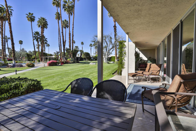 45735 Pawnee Road, Indian Wells CA: https://media.crmls.org/mediaz/906b5477-4d4b-44d1-9245-781c48cf3650.jpg