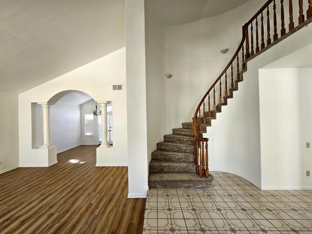 Detail Gallery Image 3 of 28 For 4515 Ocean Valley Ln, San Diego,  CA 92130 - 6 Beds | 3 Baths