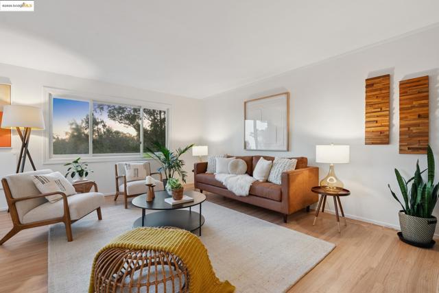 6827 Ridgewood Dr., Oakland CA: https://media.crmls.org/mediaz/906c944b-8409-4415-9daa-e8e3b9049227.jpg
