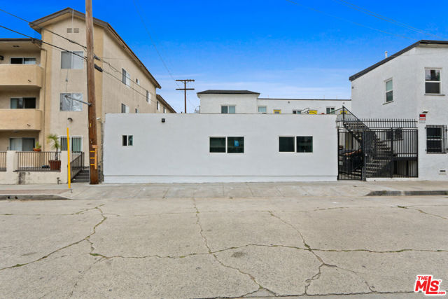 201 N Normandie Avenue, Los Angeles CA: https://media.crmls.org/mediaz/906cbbfa-b010-4d8d-bd99-11999745e360.jpg