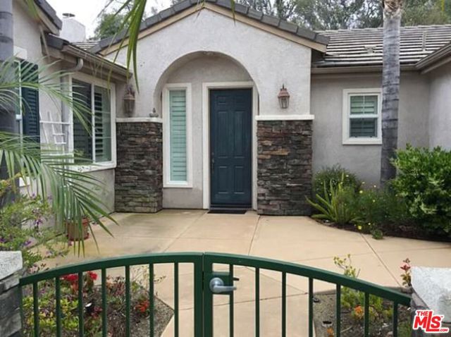 1808 Fallbrook Oaks Court, Fallbrook CA: https://media.crmls.org/mediaz/906ccd10-b5eb-419d-9cbf-fa6ee7628560.jpg