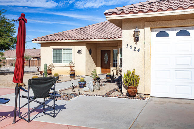 1224 Red Sea Avenue, Thermal CA: https://media.crmls.org/mediaz/906d4d94-dfb6-453b-92ef-df739dda7dc2.jpg