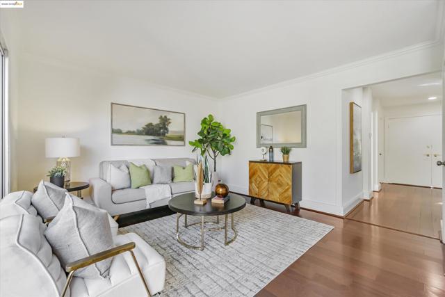15 Long Creek Cir, Clayton CA: https://media.crmls.org/mediaz/906d7955-4d06-4e19-9f67-5813f2858d0a.jpg