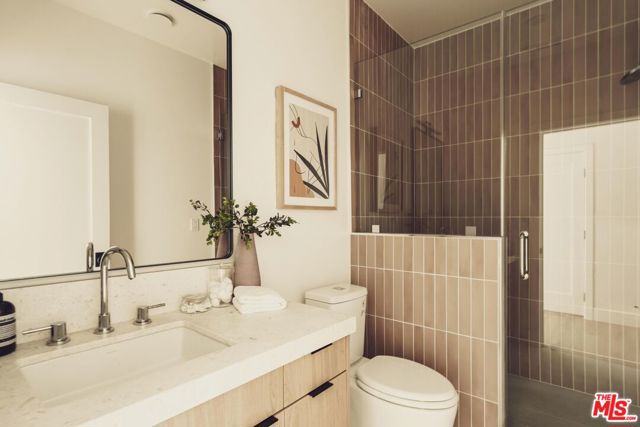 5725 Katherine Avenue, Sherman Oaks CA: https://media.crmls.org/mediaz/906d83d8-adb0-4917-9f99-c9961c0d2005.jpg