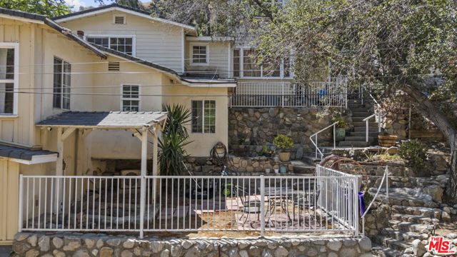 11344 Santol Drive, Sylmar CA: https://media.crmls.org/mediaz/906d8973-4f82-4bbd-af4c-d7aa42b4c940.jpg