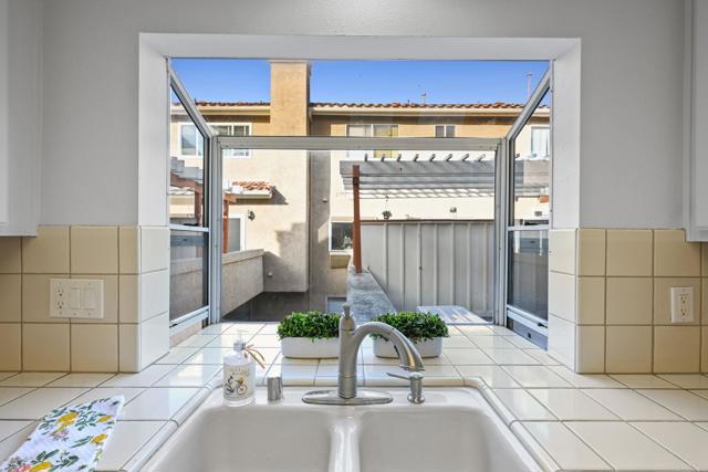 7727 Caminito Monarca, Carlsbad CA: https://media.crmls.org/mediaz/906da33c-4f2d-469c-9fa6-014f12d5457c.jpg