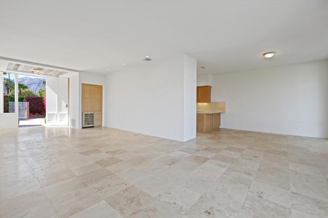 46640 Amir Drive, Palm Desert CA: https://media.crmls.org/mediaz/906dc38f-11f1-43b7-8b5e-38fbca7e1505.jpg