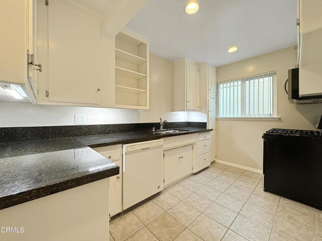 Detail Gallery Image 2 of 13 For 595 N Los Robles Ave #10,  Pasadena,  CA 91101 - 0 Beds | 1 Baths