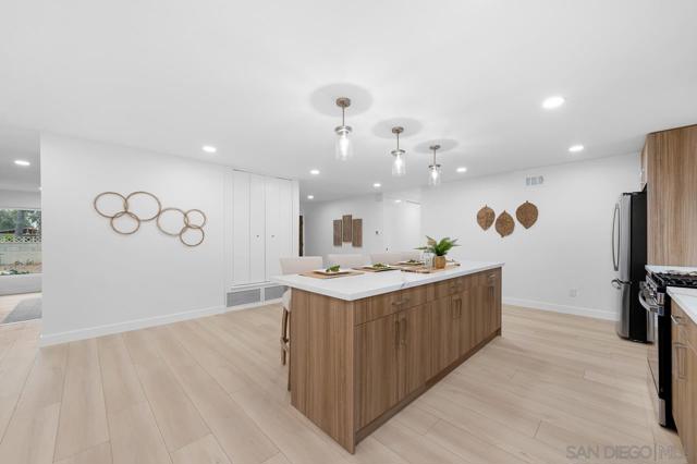 5435 Del Cerro Blvd, San Diego CA: https://media.crmls.org/mediaz/906dd4f6-fd14-4a68-ade0-d634056172a2.jpg