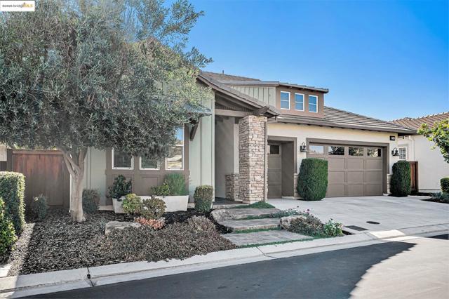 1741 Veneto Ln, Brentwood CA: https://media.crmls.org/mediaz/906de13b-dee0-4249-b58b-7c3f1ee43a8b.jpg