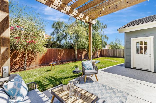 515 Silver Avenue, Half Moon Bay CA: https://media.crmls.org/mediaz/906e137c-fd85-4710-957f-c41e7f910fad.jpg